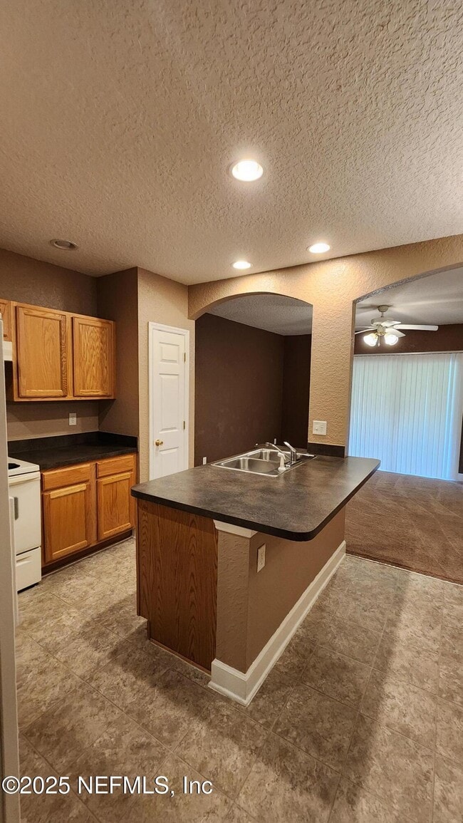 Building Photo - 1823 Lago Del Sur Drive