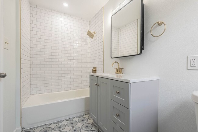 Building Photo - 2303 Rosewood St