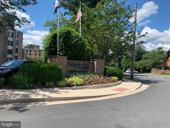 Building Photo - 6141 Leesburg Pike