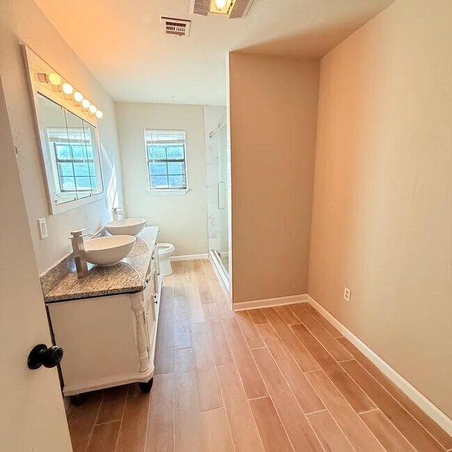 Building Photo - 4004 SE 25th St