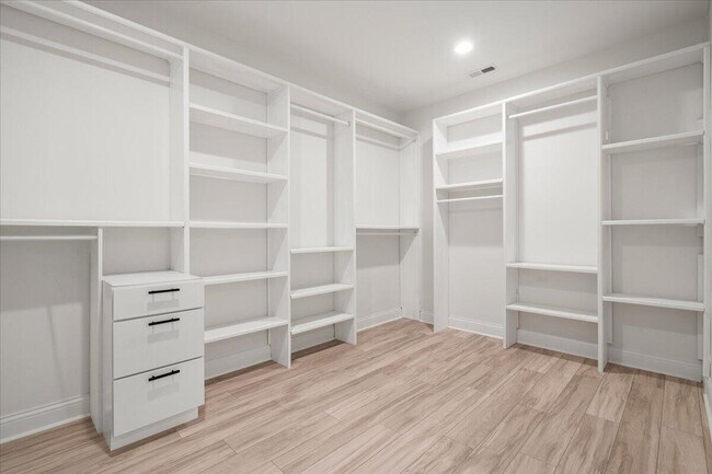 Building Photo - 417 Weston Park