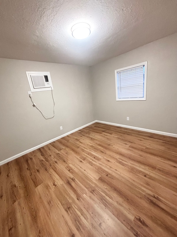 Building Photo - 626 Middle St