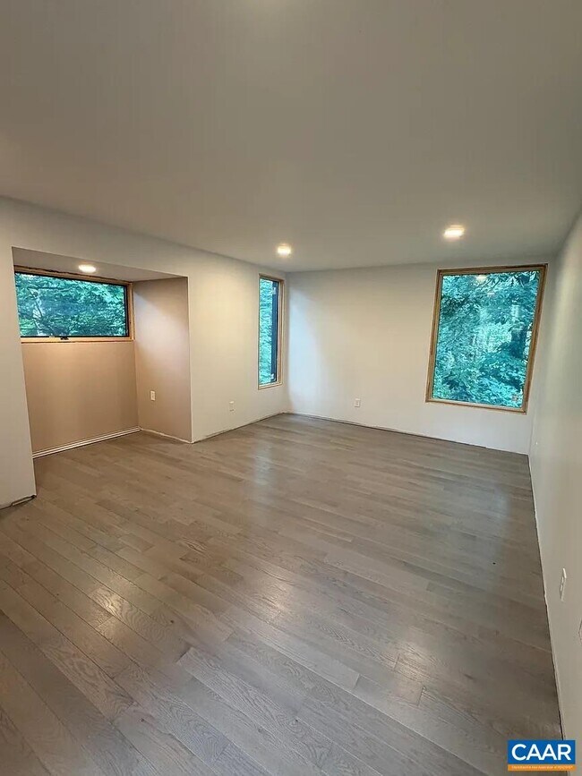 Building Photo - 137 Baylor Ln