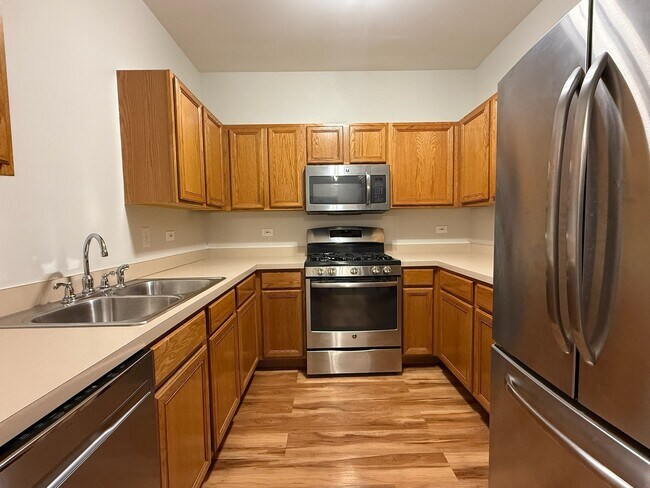 Building Photo - 3317 Stratford Ct