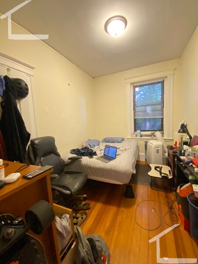 Building Photo - Large 3-Bed near BU in Brookline