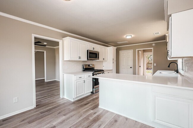 Building Photo - 18703 Evergreen Falls Dr