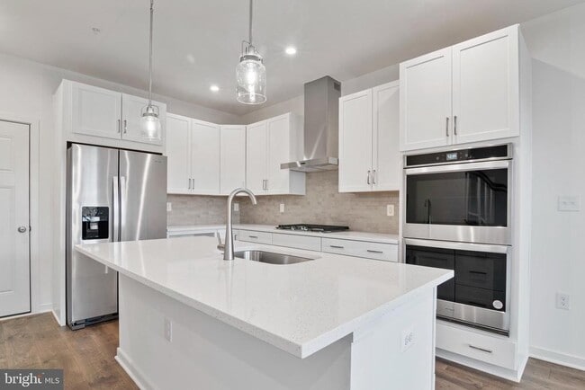 Building Photo - 20935 Bluebird Sq