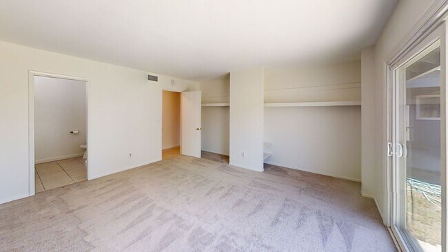 Building Photo - Spacious 4-Bedroom Home in the Heart of Or...