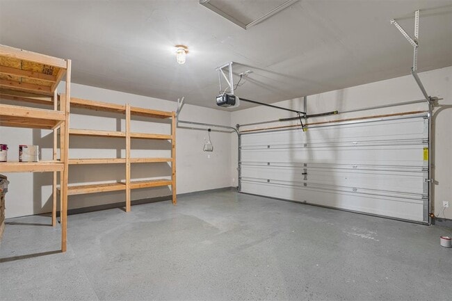 Building Photo - 220 Chickadee Ln