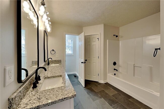 Building Photo - 778 Summer Dr NW