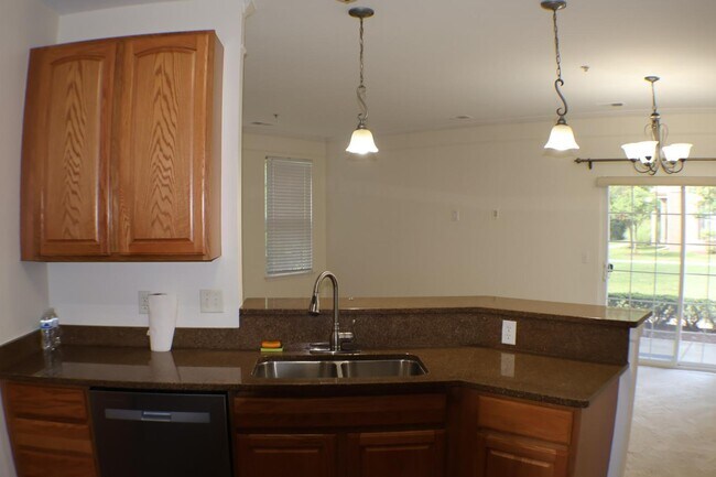 Building Photo - 2268 Arcadia Dr
