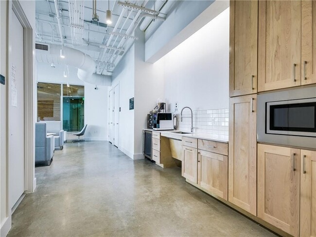 Building Photo - 900 S 1st St