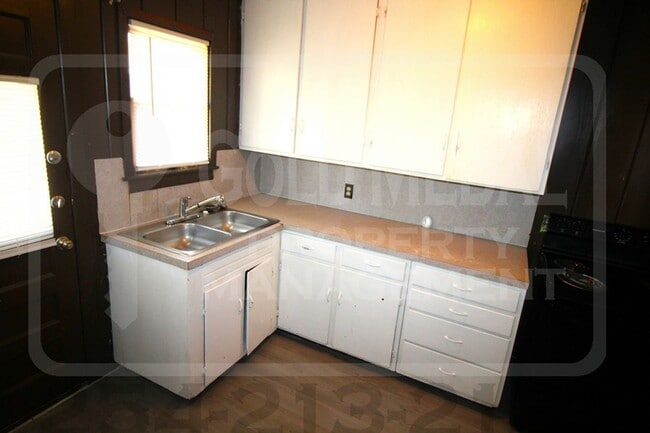 Building Photo - 625 Brook Dr