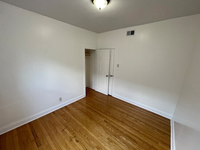 Building Photo - 7123 S Merrill Ave