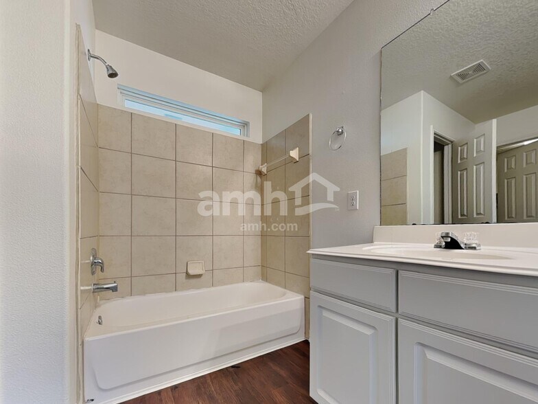 Building Photo - 2407 Aspen Dale Dr