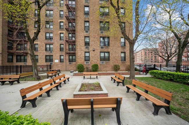 Building Photo - 58-03 Calloway St