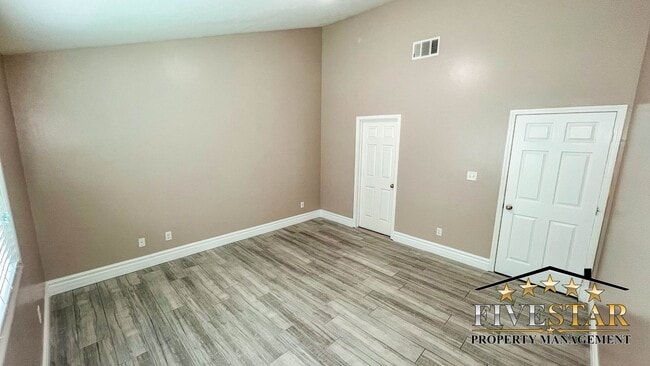 Building Photo - 5509 Baja Dr