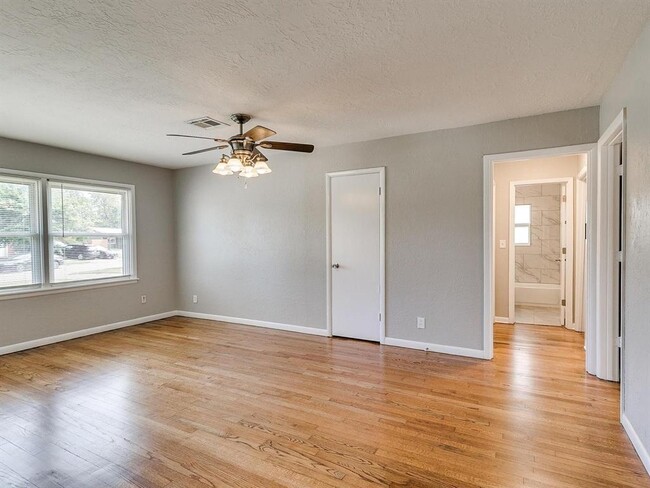 Building Photo - 710 Highland Pkwy