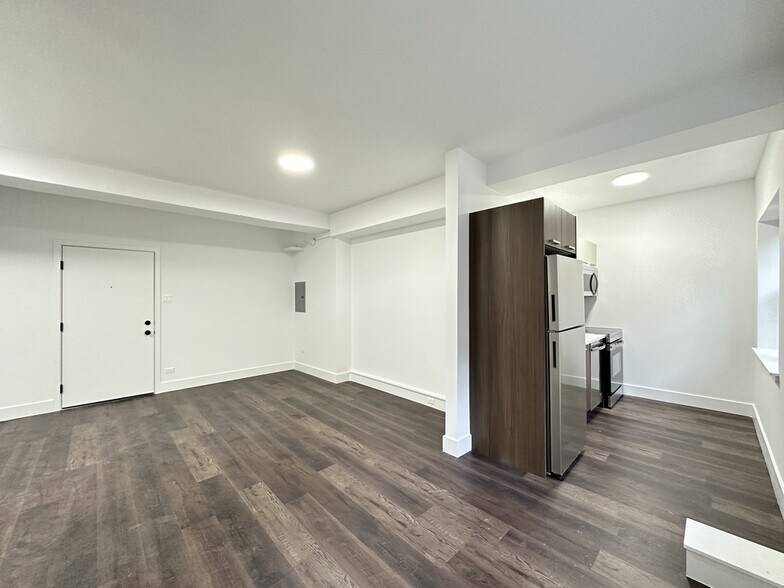 Building Photo - 1555 W Hollywood Ave