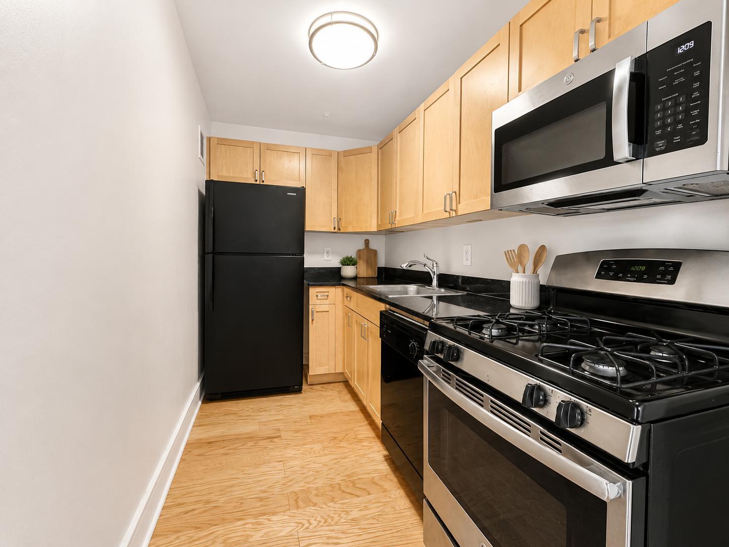 Building Photo - 323 W 96th St