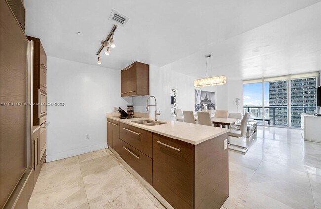 Building Photo - 485 Brickell Ave