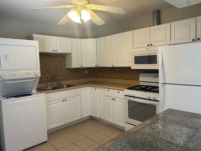 Building Photo - 6847 Hawthorne Ln