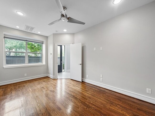 Building Photo - 1702 Southmore Blvd