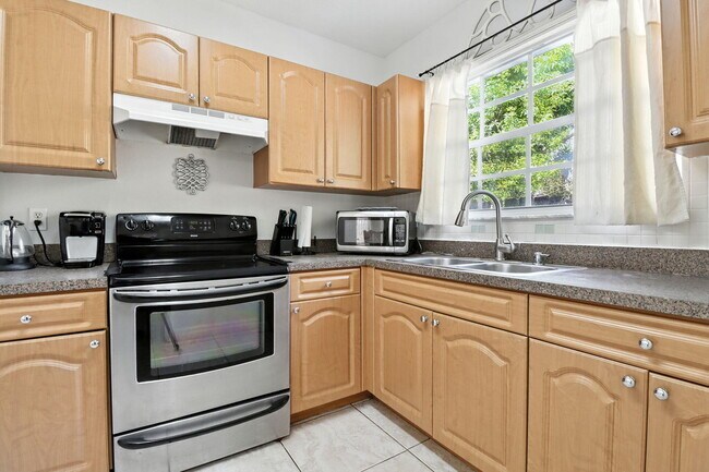 Building Photo - 423 Kern St