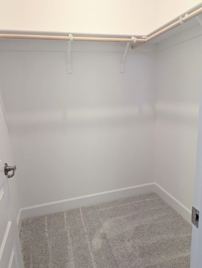 Building Photo - 5069 Brooks Cir