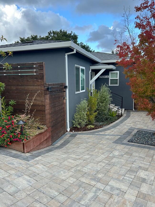 Building Photo - New 1bd/1ba ADU in Belmont! Private yard area with parking!