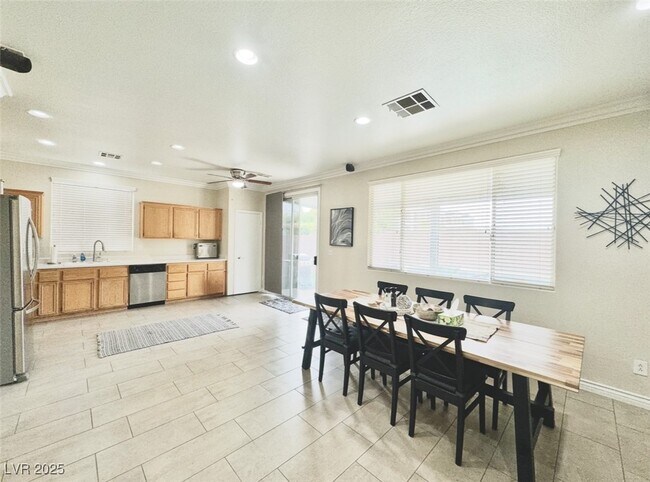 Building Photo - 8842 Sierra Linda Dr