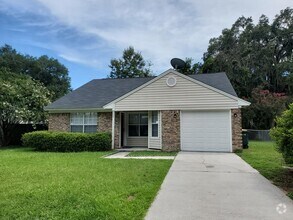 Building Photo - 3 bedroom, 2 bath off of White Bluff!