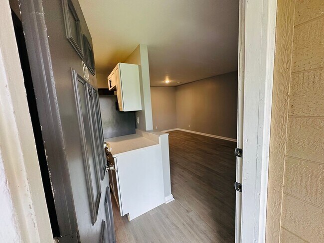 Building Photo - Experience Luxury Living at Bellagio Living II: Modern Apartments in Lawrence, Indiana