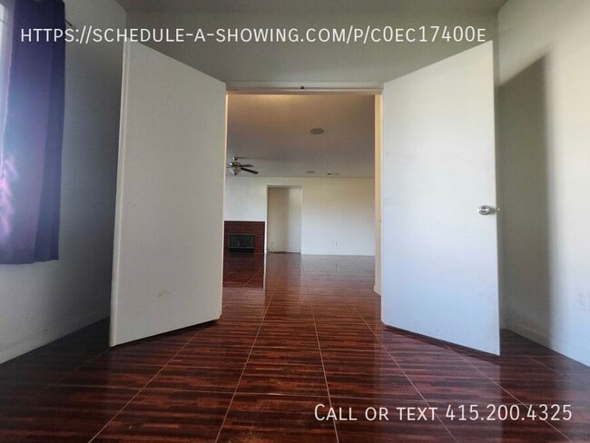 Building Photo - 3947 S Oak View St
