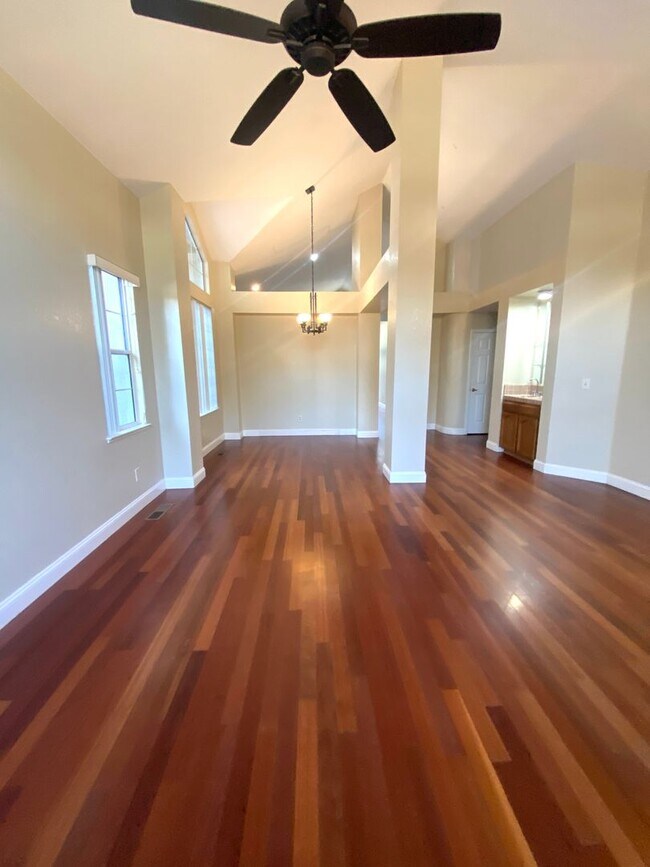Building Photo - Pleasanton 3 Bd./2 Bath, Lots of Light, Top Rated Schools, Close to 580/680, Shopping & Restaurants