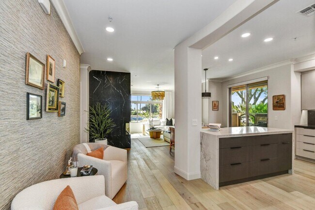 Building Photo - 4909 N Woodmere Fairway