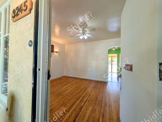 Building Photo - 2 Bedroom 1 Bath and 2 Massive Yard in North San Bernardino