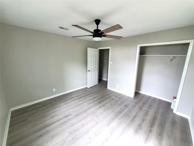 Building Photo - 8907 Shepard Dr