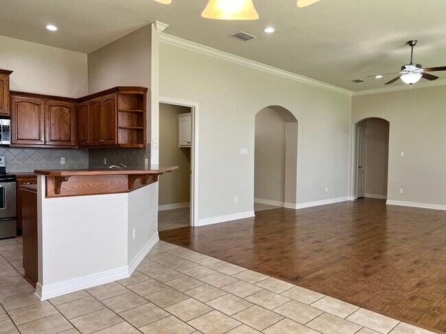 Building Photo - 441 Maggie Cir