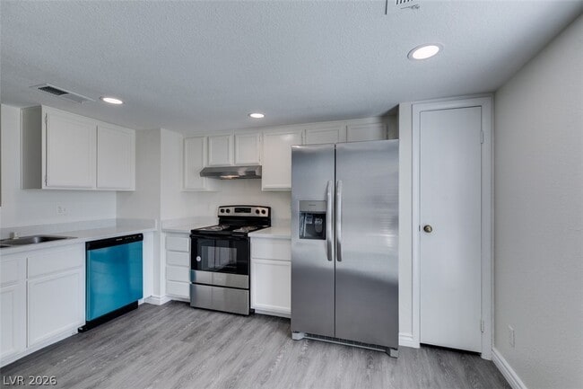 Building Photo - 3790 Shirebrook Dr