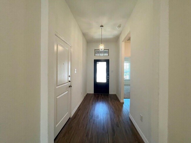 Building Photo - 205 Baralo St