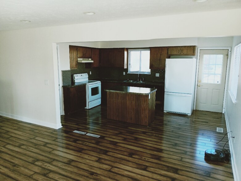 Building Photo - 10636 Nicholas St