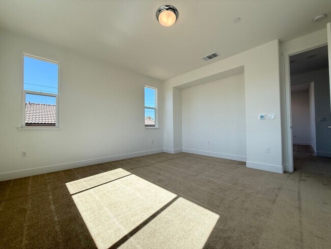 Building Photo - BRAND NEW 4 Bed 3 Bath Martinez Home - Owned Solar! Just Completed!