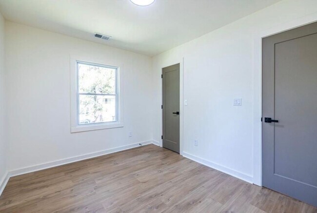 Building Photo - STUNNING RENOVATION! Modern 3BR/2BA Ranch in Sought-After Location!