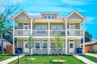 Building Photo - 402 Live Oak St