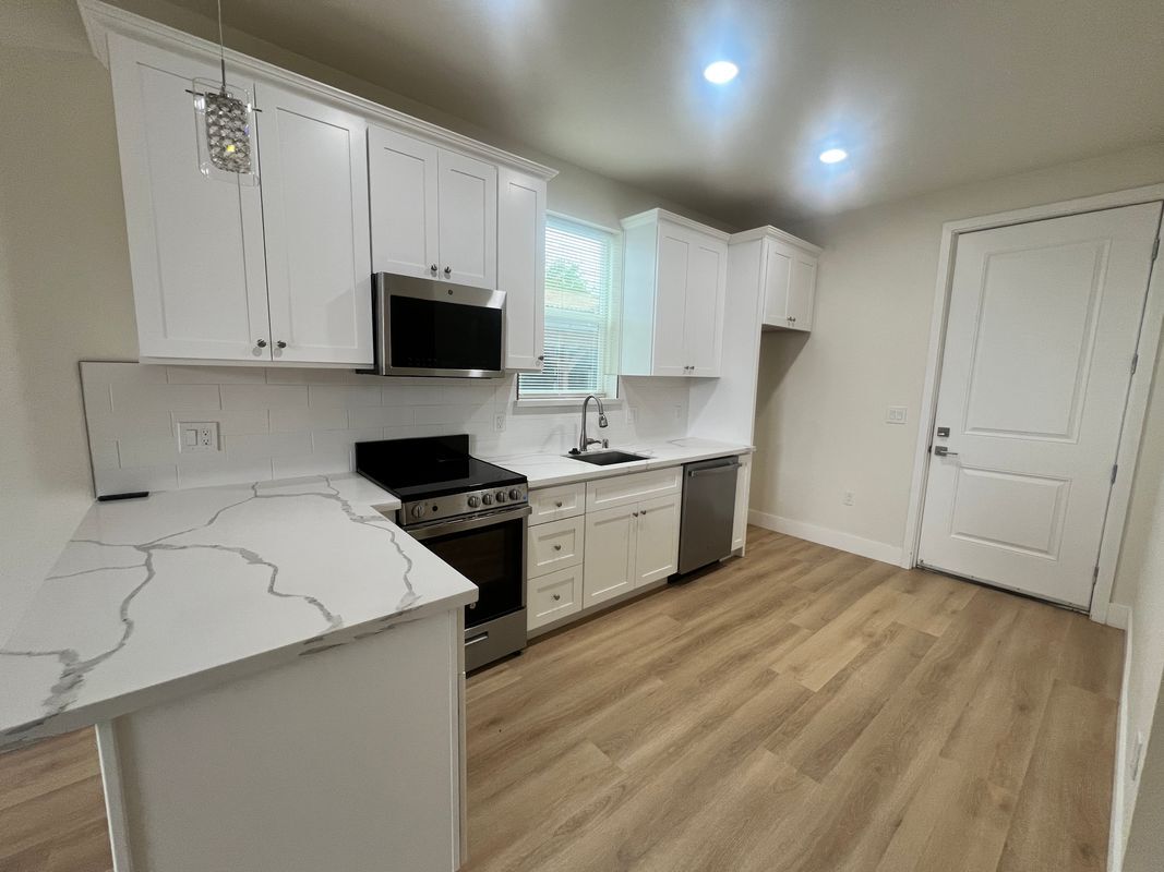 Building Photo - 119 Pereira Ave