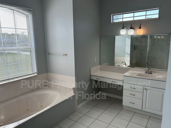 Building Photo - 10346 SW 64th Ct