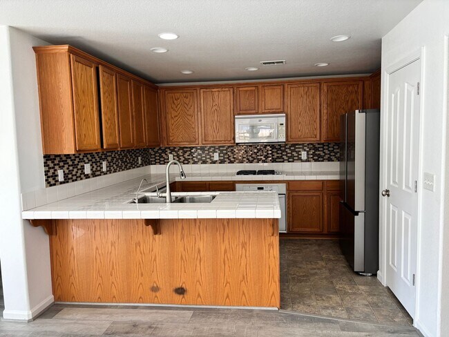Building Photo - BEAUTIFUL, SPACIOUS,  4 BEDROOM, 2 BATHROO...