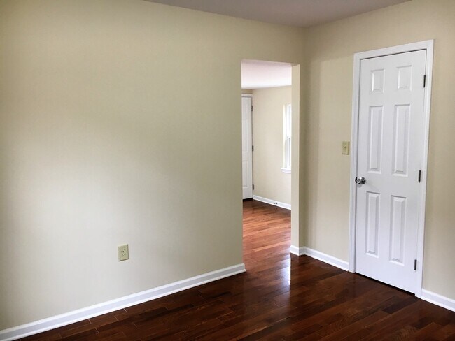 Building Photo - **BEAUTIFULLY REMODELED 2-BEDROOM HOME W/ 2-CAR GARAGE!!**