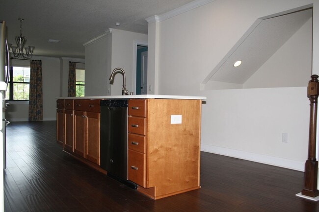 Building Photo - Beautiful Townhome on Peaceful Conservatio...